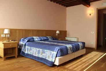 تختخواب و صبحانه Agriturismo Le Giarine