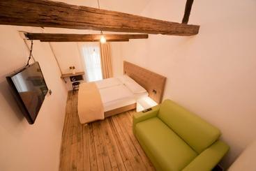 تختخواب و صبحانه Sir Thomas Bed And More