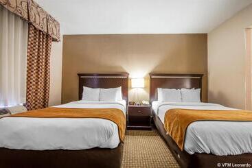 Отель Comfort Suites