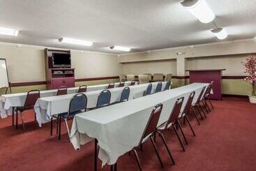 فندق Quality Inn & Suites At Tropicana Field