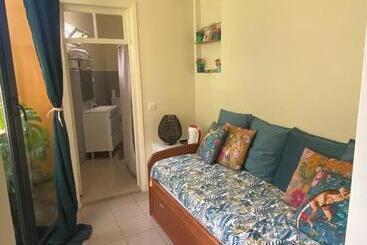 ペンション Dazk Golden Estate