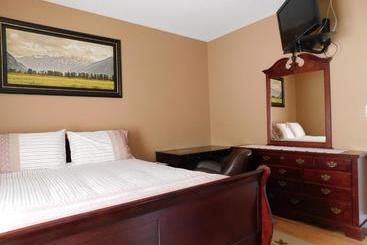 هاستل Lakeshore Inn