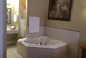 هاستل Lakeshore Inn