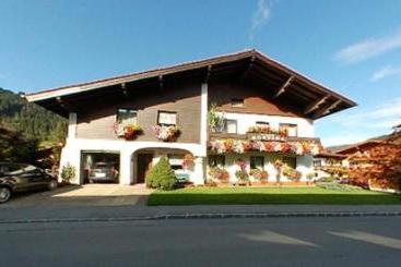 تختخواب و صبحانه Pension Montana