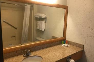 هتل Channel Islands Inn