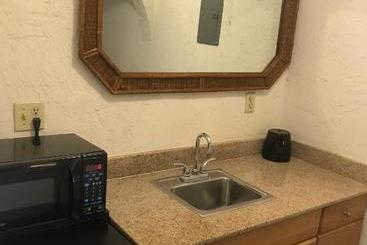 هتل Channel Islands Inn