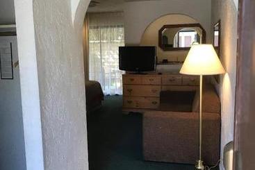 هتل Channel Islands Inn