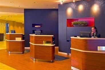 هتل Courtyard New York LaGuardia Airport