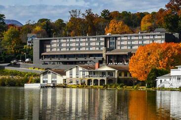 リゾートホテル The Terrace Hotel At Lake Junaluska