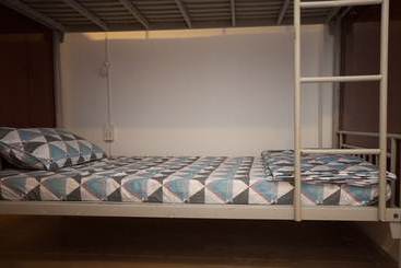 The Prince Of Whales Hostel & Bar