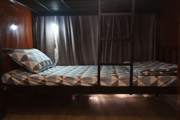 The Prince Of Whales Hostel & Bar