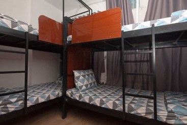 The Prince Of Whales Hostel & Bar