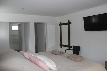 تختخواب و صبحانه Les Chambres Du Houron
