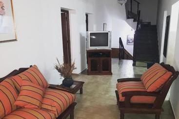 پانسیون Hostal Los Sesto