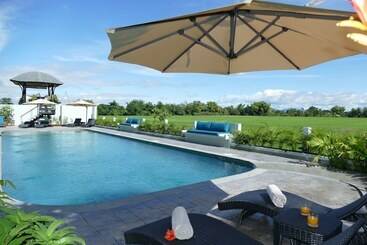 هتل Sanjana Resort And Spa