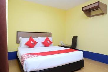 هتل Oyo 89352 Golden Terminal Lodge