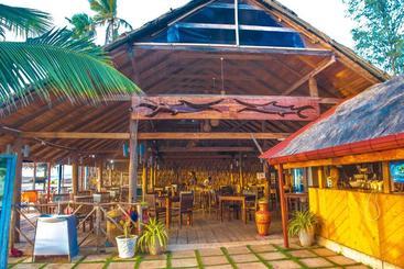 هتل Coconut Beach Lodge