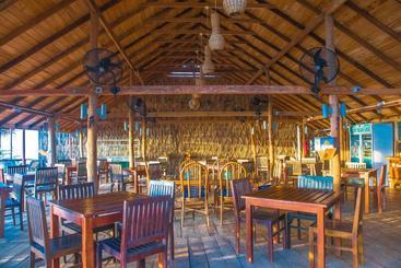هتل Coconut Beach Lodge