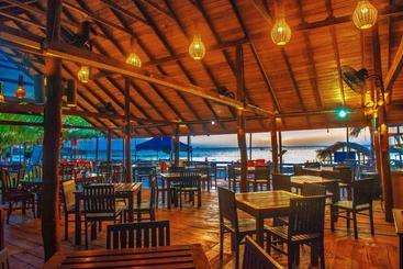 هتل Coconut Beach Lodge
