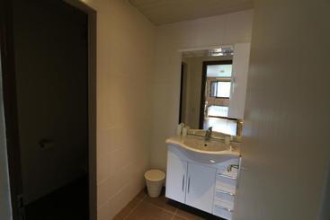 هتل Hostel Le Poussin