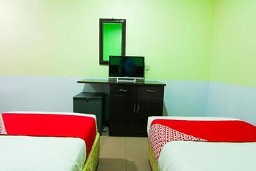 Hotel Oyo 43962 Ezzy In