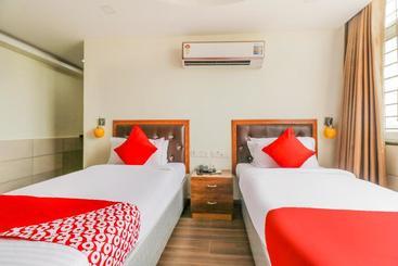 هتل Oyo 8867  Jaya Grand Saver
