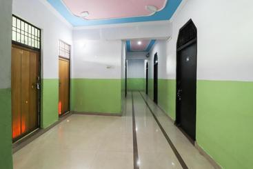 هتل Spot On 46219 Satkar Guest House