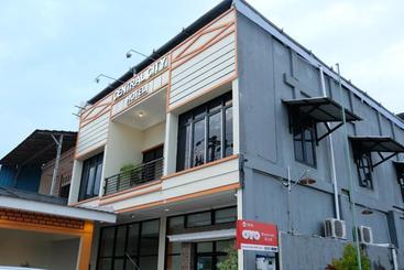هتل Oyo 1612  Central City