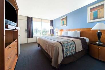 Отель Days Inn By Wyndham Luray Shenandoah