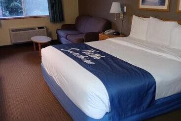 Отель Days Inn By Wyndham Ocean Shores