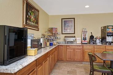 هتل Days Inn By Wyndham Newport News