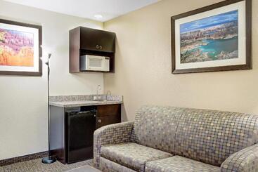 هتل Days Inn & Suites By Wyndham Page Lake Powell
