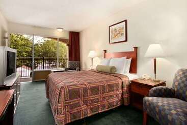 ホテル Travelodge By Wyndham Waukegan Gurnee