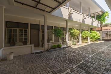 پانسیون Reddoorz@ Cangkring Street Cirebon