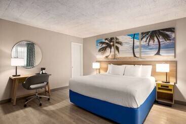 בית מלון כפרי Days Inn By Wyndham Miami Airport North