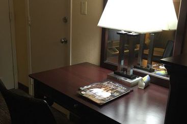 هتل Days Inn By Wyndham Charleston Historic District