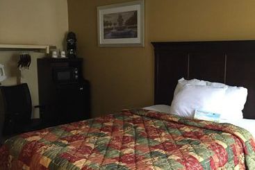 هتل Days Inn By Wyndham Charleston Historic District