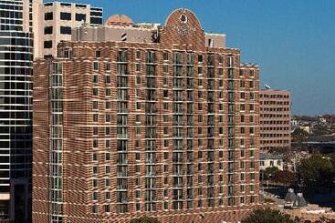 ホテル Doubletree Suites By Hilton Austin Downtown Capitol