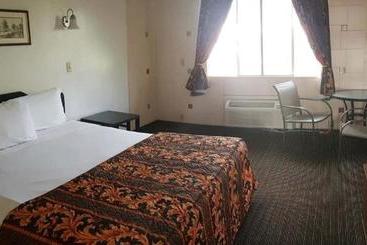 هتل Downey Inn Luxury Suites