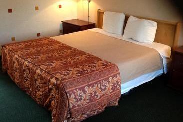 هتل Downey Inn Luxury Suites