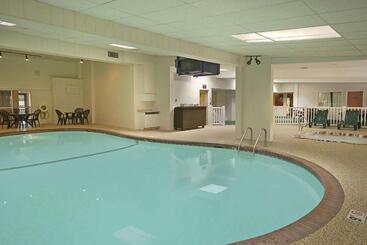 هتل Quality Inn St. Paulminneapolismidway