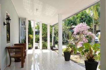 هتل Oyo 1151 Ww House