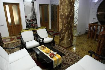 Yellow Hostel Dushanbe