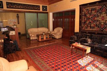 Yellow Hostel Dushanbe