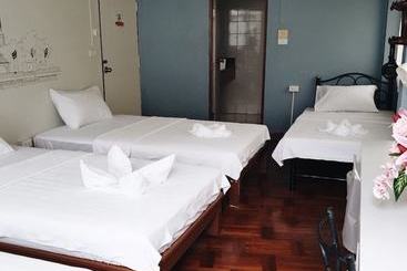 Nine Cafe  Hostel Travel