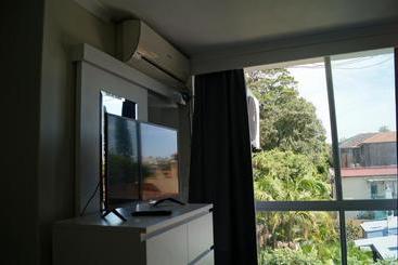 هاستل Rooftop Travellers Lodge