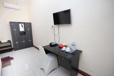 پانسیون Reddoorz Syariah Near Bundaran Joeang