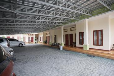 پانسیون Reddoorz Syariah Near Bundaran Joeang