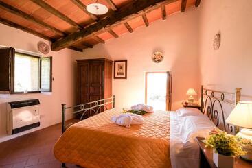 Отель Borgo Montemaggiore