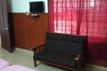 هتل Unnikrishna Lodge